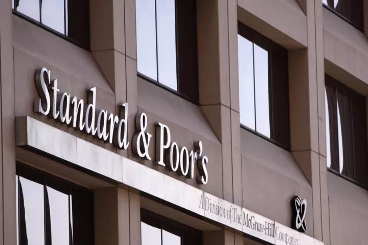 Ψυχρολουσία από S&P για Γαλλία και Ελλάδα