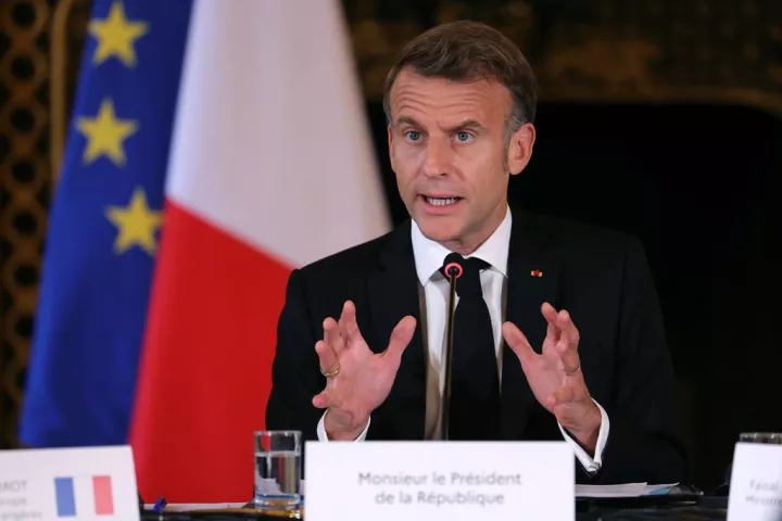 Μακρόν: Θα ξαναβρούμε τα έργα και οι αυτουργοί θα οδηγηθούν στη δικαιοσύνη