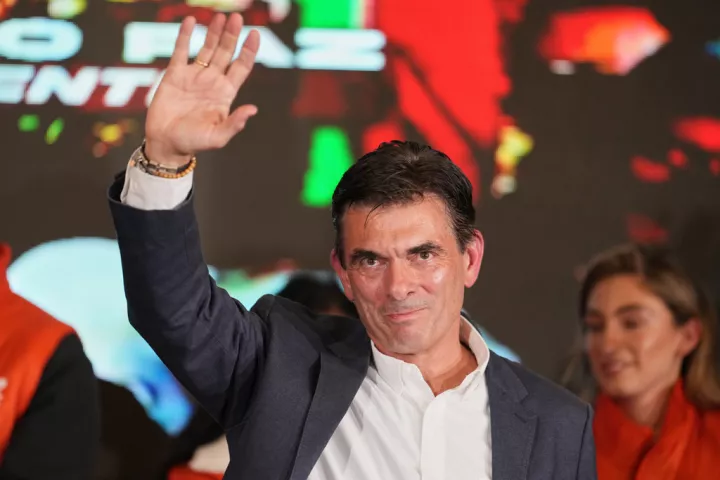 Ο Ροδρίγο Πας νικητής των προεδρικών εκλογών στη Βολιβία