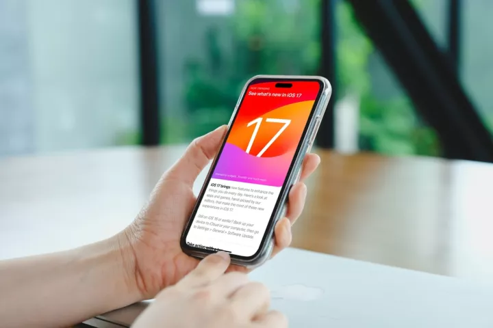 iPhone 17: Ξεπέρασε σε πωλήσεις το προηγούμενο μοντέλο τις πρώτες ημέρες σε Κίνα και ΗΠΑ