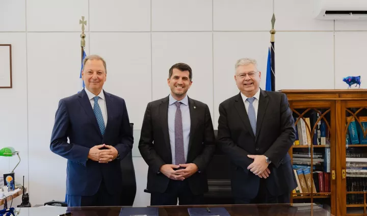 HELLENiQ ENERGY: Δωρεά 3 πυροσβεστικών οχημάτων στον Σύνδεσμο Δήμων για την Προστασία και Ανάπλαση του Πεντελικού