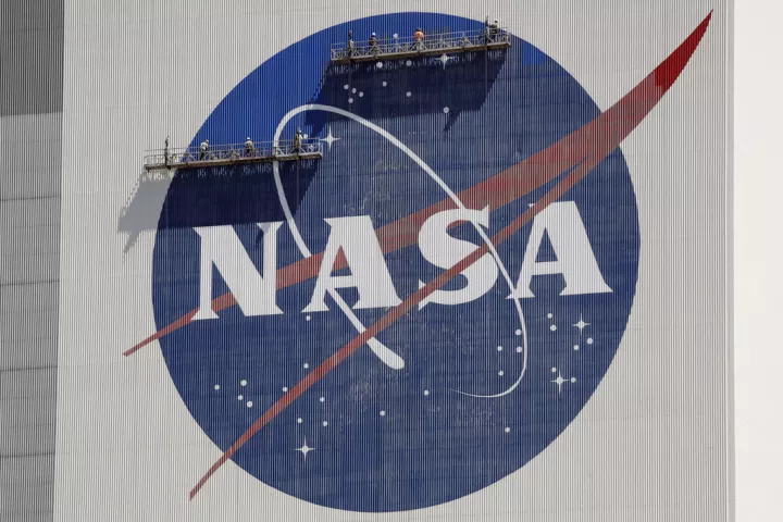 Η NASA ζητά συνεργασία με άλλες εταιρείες για τις αποστολές της στη Σελήνη μετά τις καθυστερήσεις της SpaceX