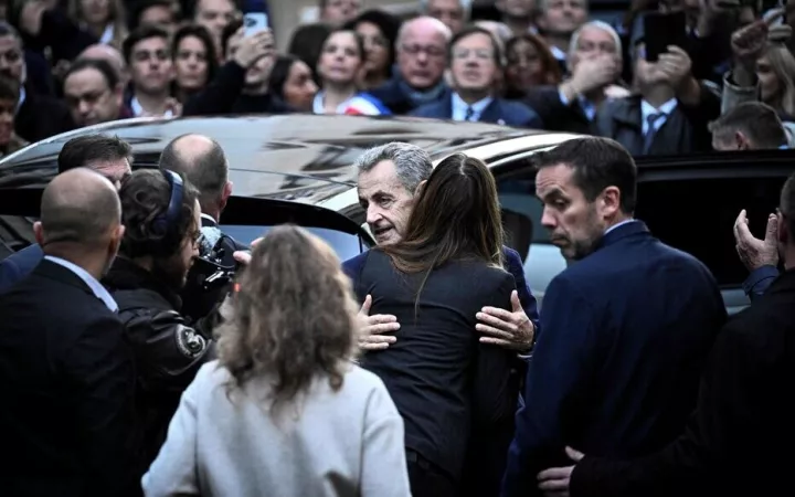 Γαλλία: Στη φυλακή ο Νικολά Σαρκοζί  - Το αρνητικό ρεκόρ και το άμεσο αίτημα αποφυλάκισης 
