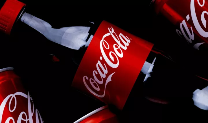 Coca Cola: Η ζήτηση είνα χαμηλή αλλά τα κέρδη αυξάνονται - Ποια είναι η εξήγηση