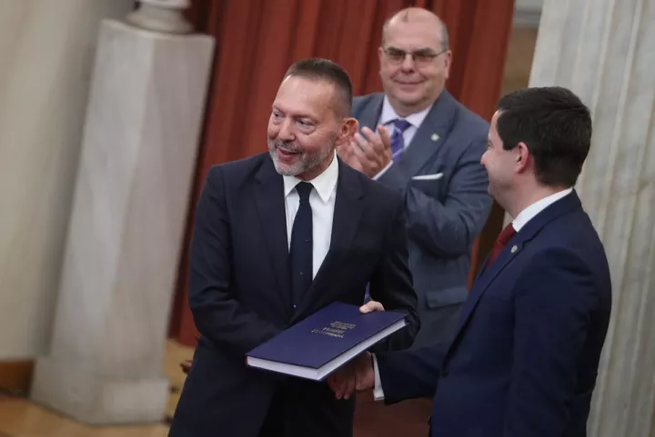 Βράβευση Γ. Στουρνάρα από το ΕΚΠΑ: Η Ελλάδα θεωρείται παράδειγμα οικονομικής προσαρμογής και ανθεκτικότητας