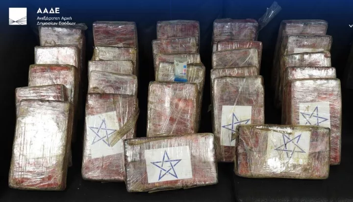 ΑΑΔΕ: Εντοπίστηκαν 39 κιλά κοκαΐνης σε κοντέινερ με μπανάνες στον Πειραιά – Πάνω από 1 εκατ. ευρώ η αξία τους	