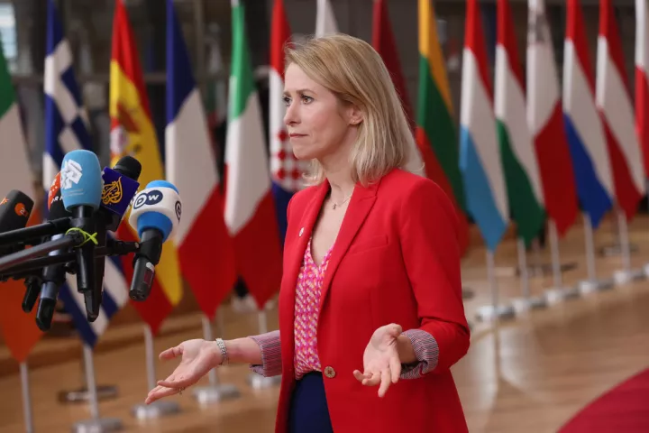 Κάλας: Η ΕΕ χαιρετίζει τις κυρώσεις του Τραμπ κατά της Ρωσίας