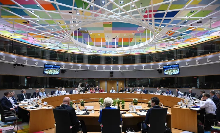 Πώς η ΕΕ θέλει να μετατρέψει τα παγωμένα ρωσικά κεφάλαια σε βοήθεια για την Ουκρανία