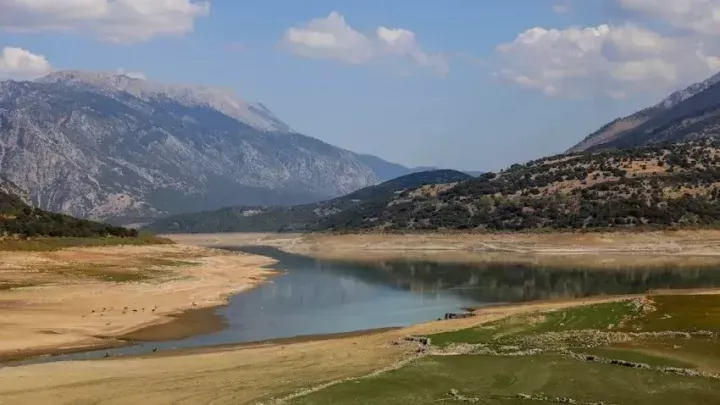 Νεα Συναγερμός για το νερό: Όλο και πιο έντονη η λειψυδρία – «Καμπανάκι» από υφαλμύρωση και καθιζήσεις