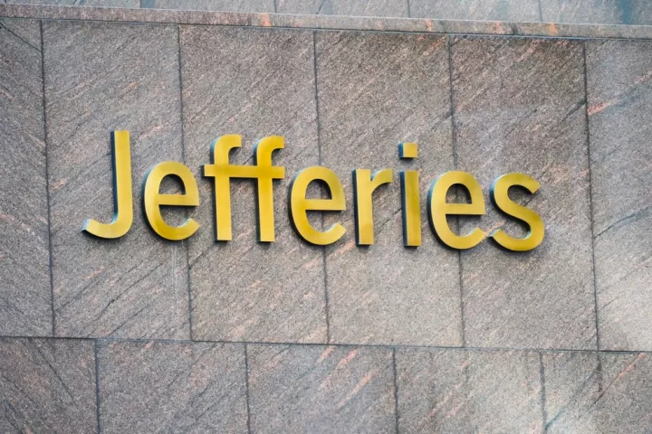 Jefferies: «Ψήφος εμπιστοσύνης» με αυξημένες τιμές-στόχους για Εθνική Τράπεζα και Eurobank  Jefferies: «Ψήφος εμπιστοσύνης» με αυξημένες τιμές-στόχους για Εθνική Τράπεζα και Eurobank