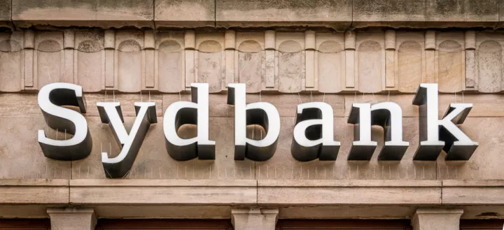 Sydbank: Άνοδος 6% μετά την ιστορική τριμερή συγχώνευση με δανικές τράπεζες Sydbank: Άνοδος 6% μετά την ιστορική τριμερή συγχώνευση με δανικές τράπεζες