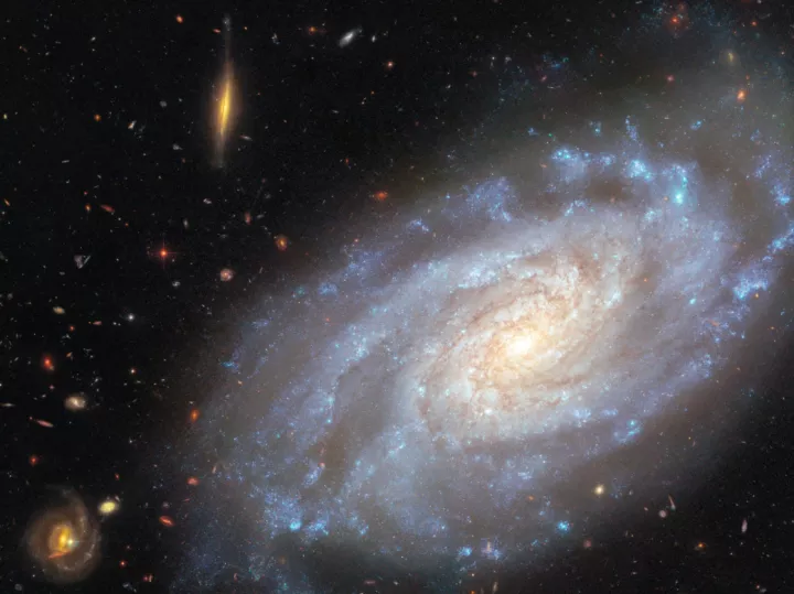 Το Hubble εστιάζει σε έναν γαλαξία που χαρτογραφεί την επέκταση του σύμπαντος Το Hubble εστιάζει σε έναν γαλαξία που χαρτογραφεί την επέκταση του σύμπαντος