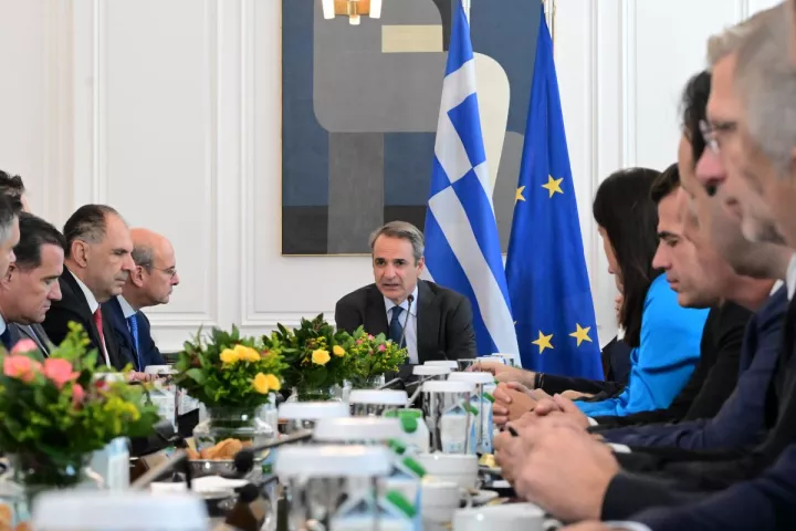 Συνεδριάζει υπό τον πρωθυπουργό το Υπουργικό Συμβούλιο - Επί τάπητος η ένταξη ΟΠΕΚΕΠΕ στην ΑΑΔΕ Συνεδριάζει υπό τον πρωθυπουργό το Υπουργικό Συμβούλιο - Επί τάπητος η ένταξη ΟΠΕΚΕΠΕ στην ΑΑΔΕ