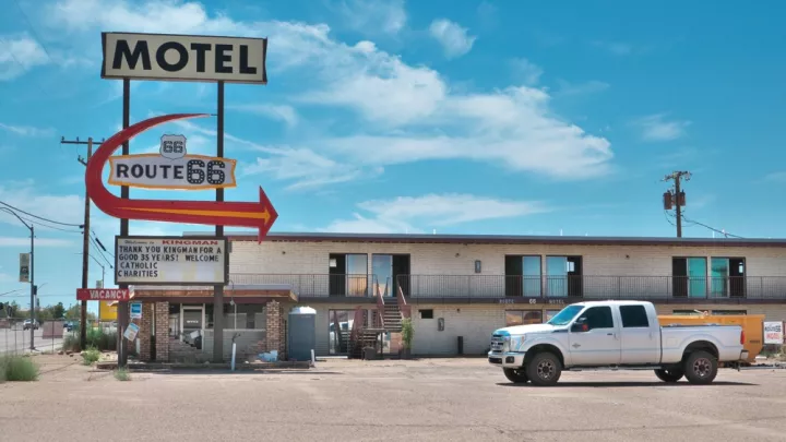 Μοτέλ: Μια ιστορία 100 ετών που αγαπήθηκε από το σινεμά Μοτέλ: Μια ιστορία 100 ετών που αγαπήθηκε από το σινεμά