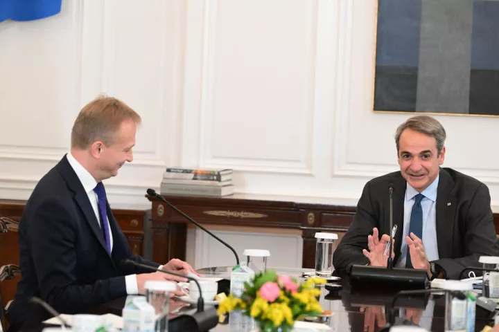 Συνάντηση Κυρ. Μητσοτάκη με Σεραφίν: Την ανάγκη δημιουργίας ενός χρηματοδοτικού εργαλείου για την ενίσχυση αμυντικών προγραμμάτων τόνισε ο πρωθυπουργός Συνάντηση Κυρ. Μητσοτάκη με Σεραφίν: Την ανάγκη δημιουργίας ενός χρηματοδοτικού εργαλείου για την ενίσχυση αμυντικών προγραμμάτων τόνισε ο πρωθυπουργός