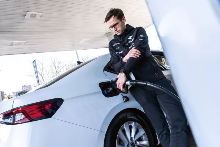 Ποιο αυτοκίνητο έκανε ρεκόρ «βγάζοντας» 2.831 km με ένα ρεζερβουάρ diesel Ποιο αυτοκίνητο έκανε ρεκόρ «βγάζοντας» 2.831 km με ένα ρεζερβουάρ diesel