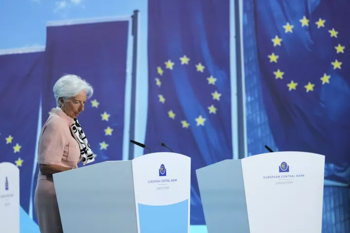 «Κατενάτσιο» της Λαγκάρντ στις πιέσεις για να αποκαλύψει τις επόμενες κινήσεις της ΕΚΤ  «Κατενάτσιο» της Λαγκάρντ στις πιέσεις για να αποκαλύψει τις επόμενες κινήσεις της ΕΚΤ