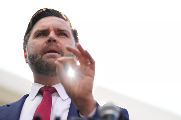 Τζ. Ντι. Βανς: Οι πυρηνικές δοκιμές είναι αναγκαίες για τη λειτουργία του πυρηνικού οπλοστασίου Τζ. Ντι. Βανς: Οι πυρηνικές δοκιμές είναι αναγκαίες για τη λειτουργία του πυρηνικού οπλοστασίου