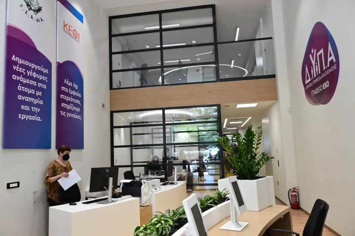 ΔΥΠΑ και ΙΝΕΔΙΒΙΜ ενώνουν δυνάμεις τους: Δωρεάν Ευρωπαϊκή Κάρτα Νέων για σπουδαστές των σχολών της ΔΥΠΑ ΔΥΠΑ και ΙΝΕΔΙΒΙΜ ενώνουν δυνάμεις τους: Δωρεάν Ευρωπαϊκή Κάρτα Νέων για σπουδαστές των σχολών της ΔΥΠΑ