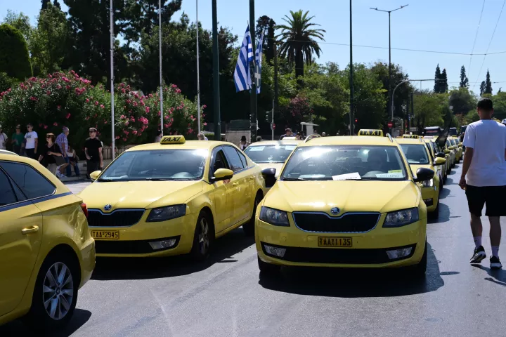ΣΑΤΑ: 48ωρη απεργία από τους οδηγούς ταξί στις 5 και 6 Νοεμβρίου 2025