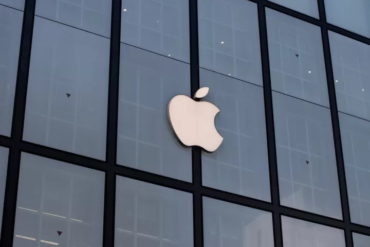 Τιμ Κουκ: Το τελευταίο τρίμηνο του 2025 θα είναι το καλύτερο στην ιστορία της Apple