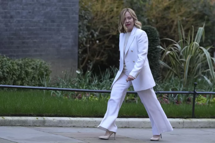 Μελόνι εναντίον δικαστών «στη μάχη του δημοψηφίσματος»