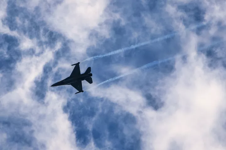 Το νέο μισθολόγιο για τους Ένστολους: Αυξήσεις και αναδρομικά έως 3 μήνες - Οι δικαιούχοι 