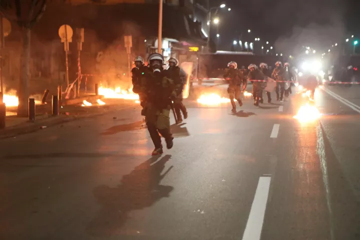 Θεσσαλονίκη: Επίθεση σε ομάδες αστυνομικών μετά από συναυλία - 18 προσαγωγές και 1 σύλληψη 