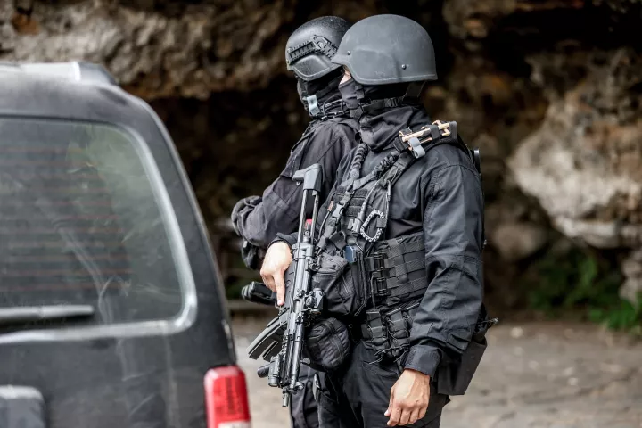 Βορίζια: Εμπλέκονται και μέλη τρίτης οικογένειας - Πολεμικό τυφέκιο, καραμπίνες, μαχαίρια στα ευρήματα της ΕΛ.ΑΣ. 