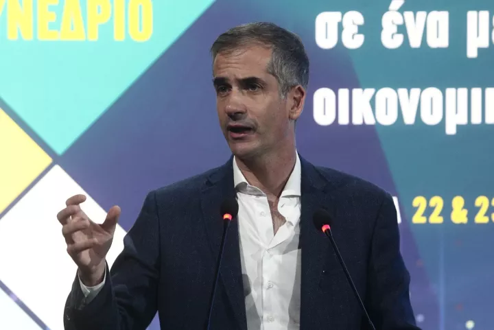 «Κάν' το όπως η Θεσσαλονίκη», λέει η παράταξη του Κ. Μπακογιάννη στον Δήμο Αθηναίων για τα πατίνια