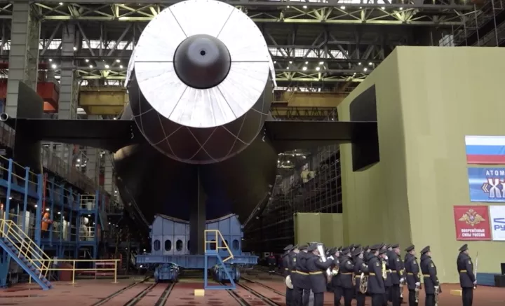 Η Ρωσία καθέλκυσε το πυρηνικό υποβρύχιο Khabarovsk - Μπορεί να μεταφέρει το drone Poseidon (vid)