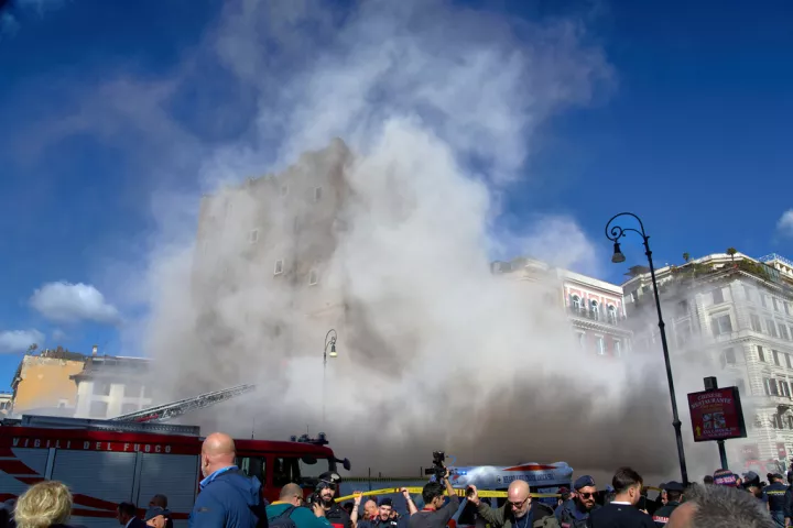 Ιταλία: Ο εργάτης που ανασύρθηκε από τα συντρίμμια μεσαιωνικού πύργου υπέκυψε στο νοσοκομείο