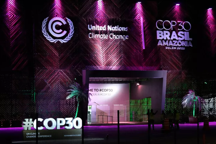 ΕΕ: Ύστατη προσπάθεια για νέο στόχο μείωσης εκπομπών πριν από τη σύνοδο COP30 στη Βραζιλία