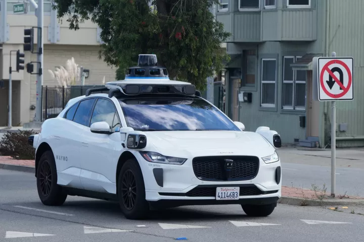 Waymo: Επεκτείνει τη χρήση robotaxi σε τρεις νέες πόλεις