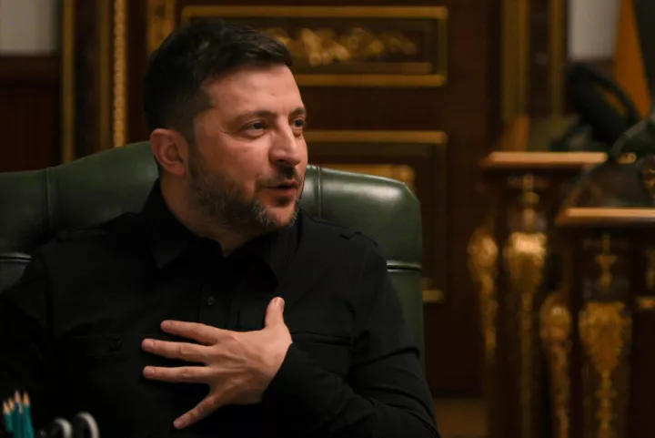 Ουκρανία: Ο Ζελένσκι ζητά από τις ΗΠΑ να διατηρήσουν «ανοιχτή» την αποστολή όπλων μεγάλου βεληνεκούς 