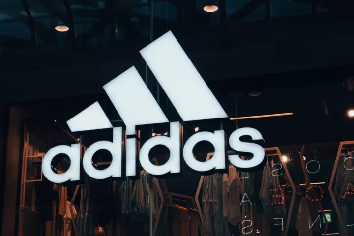 Η Adidas, ως μεγάλος χορηγός του αυθεντικού μαραθωνίου της Αθήνας, στηρίζει και φέτος όλους τους δρομείς
