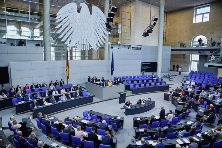 Πρόεδρος Bundestag: «Η Γερμανία έγινε οίκος ανοχής της Ευρώπης» - Ζητά απαγόρευση πορνείας