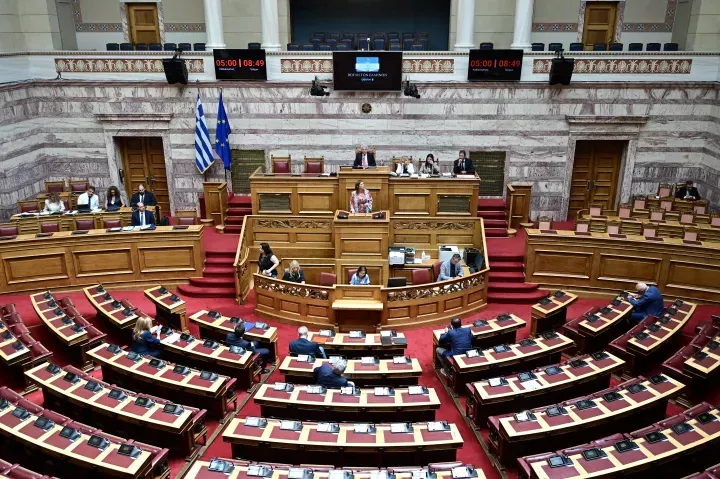 Ψηφίσθηκε κατά πλειοψηφία η φορολογική μεταρρύθμιση – Αύριο στην Ολομέλεια