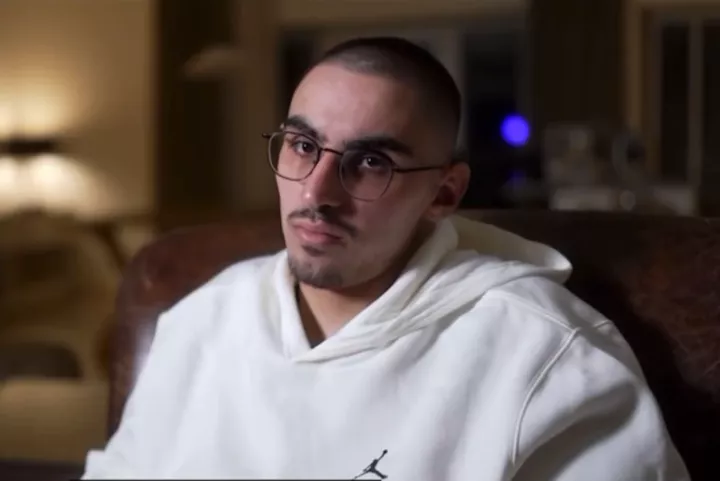 «Χειρότεροι και από Ναζί»: 21χρονος Ισραηλινός μιλά για τη σεξουαλική κακοποίηση που υπέστη στα χέρια των βασανιστών του στη Γάζα