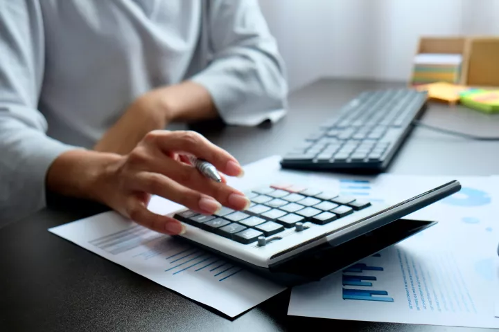 Πώς οι νέοι θα κερδίσουν ως και δύο μισθούς από τις φοροελαφρύνσεις της ΔΕΘ - Μεγάλα οφέλη και για νέα ζευγάρια με παιδιά