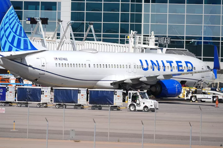 ΗΠΑ: Η United Airlines μειώνει κατά 4% τις πτήσεις της λόγω της έλλειψης ελεγκτών εναέριας κυκλοφορίας