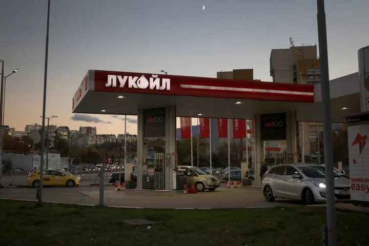 Οι κυρώσεις των ΗΠΑ πλήττουν τη Lukoil - Αποσύρει την προσφορά της η Gunvor 
