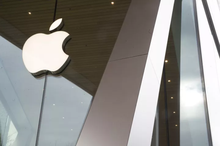 Η Apple φέρνει τη λειτουργία ζωντανής μετάφρασης των AirPods και στην Ευρώπη