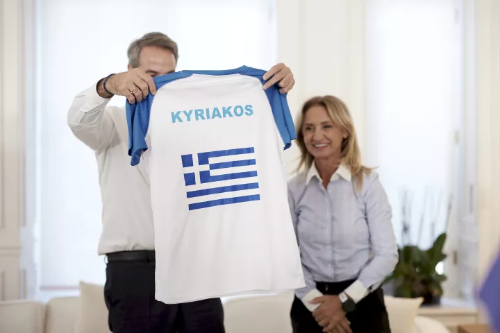 O Κυρ. Μητσοτάκης υποδέχθηκε μαραθωνοδρόμους και εκπροσώπους της δρομικής κοινότητας στο Μέγαρο Μαξίμου (pics)