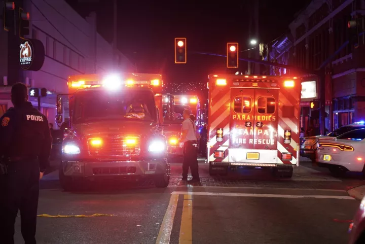 ΗΠΑ: Αυτοκίνητο έπεσε σε μπαρ στην Φλόριντα - 4 νεκροί και 11 τραυματίες (pics&vid)