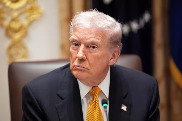 ΗΠΑ: Η κυβέρνηση Τραμπ κάνει λόγο για πυρά εναντίον της αστυνομίας μετανάστευσης στο Σικάγο	