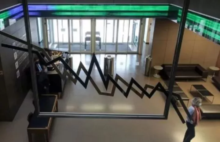 XA: Σε ιστορικό υψηλό η συμμετοχή των ξένων στην κεφαλαιοποίηση της αγοράς