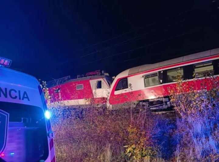 Σλοβακία: Σύγκρουση δύο τρένων κοντά στη Μπρατισλάβα - Δεκάδες τραυματίες (pics&vids)