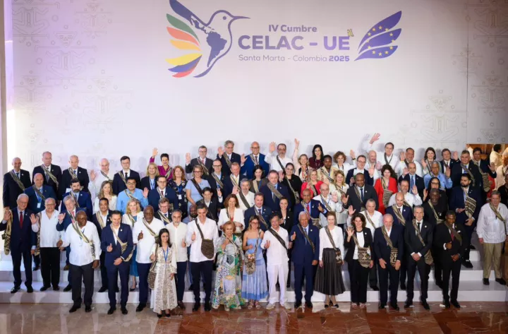 Σύνοδος κορυφής ΕΕ-Λατινικής Αμερικής: Τα κράτη απορρίπτουν τη «χρήση της ισχύος» με φόντο εντάσεις με τις ΗΠΑ 	