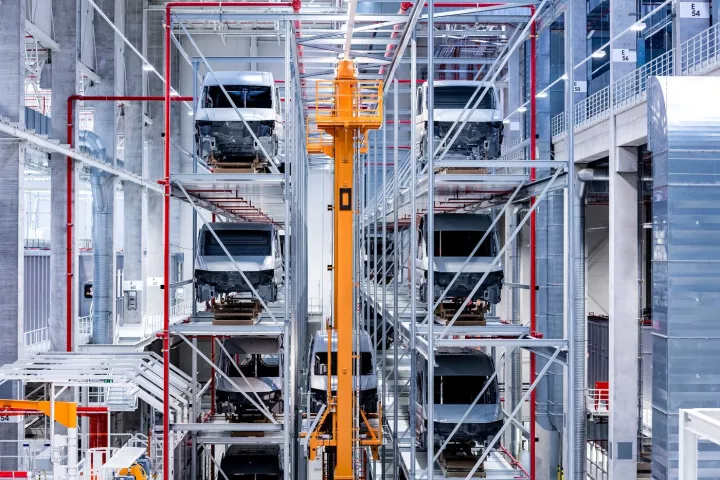 Ποντάροντας στην υψηλή τεχνολογία για την επόμενη γενιά ηλεκτρικών επαγγελματικών